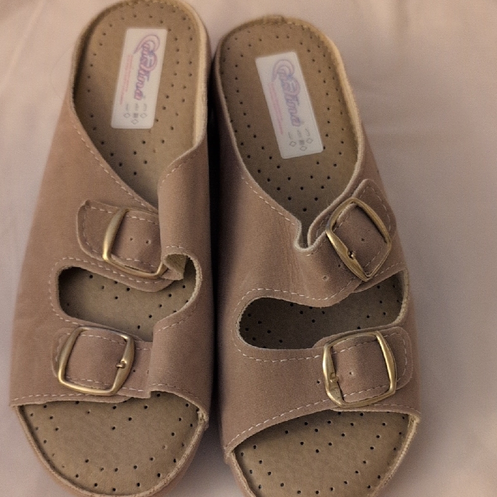 Women's Tan Sandals with Buckle Detail
